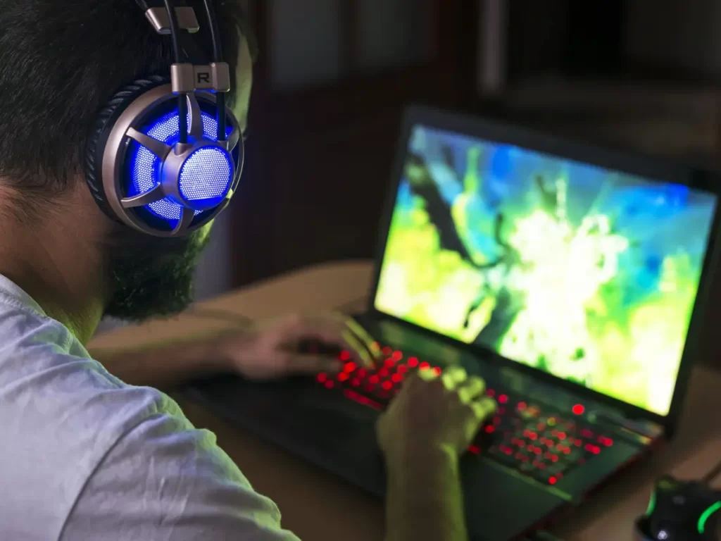 gaming laptop while charging during gameplaying