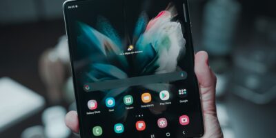 Samsung Galaxy Fold 4 hold by a hand of a person